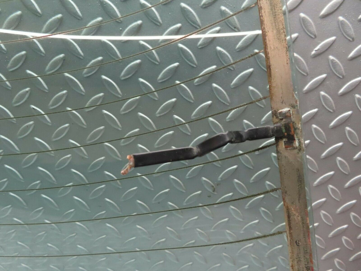 10675 Mercedes-Benz W123 230E Rear Heated Windscreen Glass