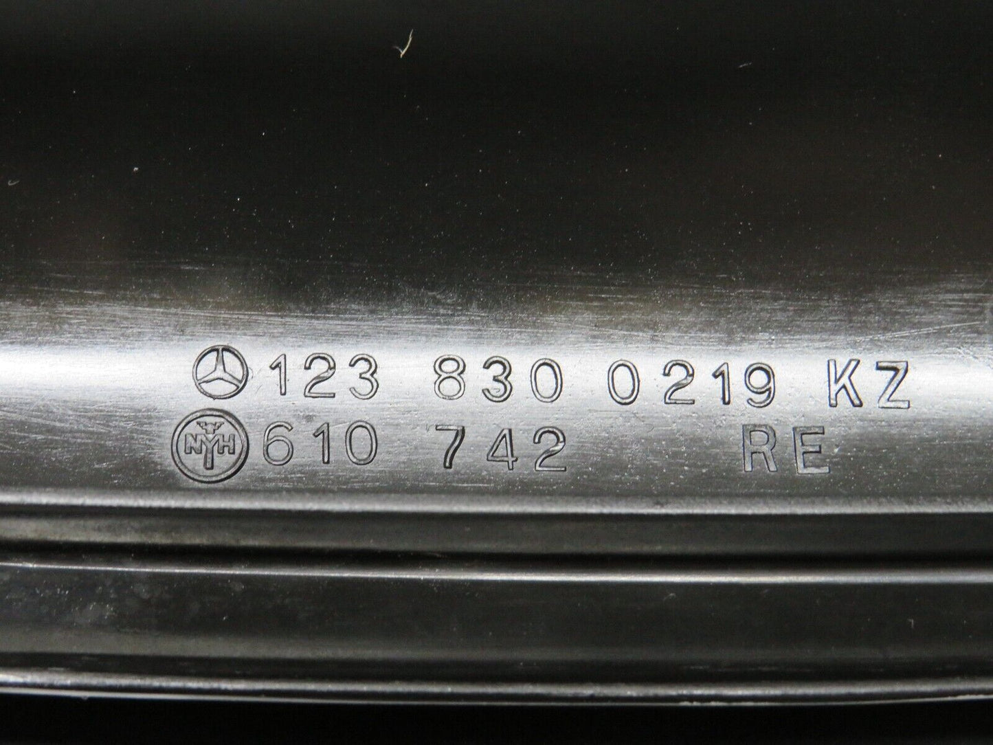 29877 Mercedes-Benz W123 230E Air Duct Vent Pair 1238300119 1238300219