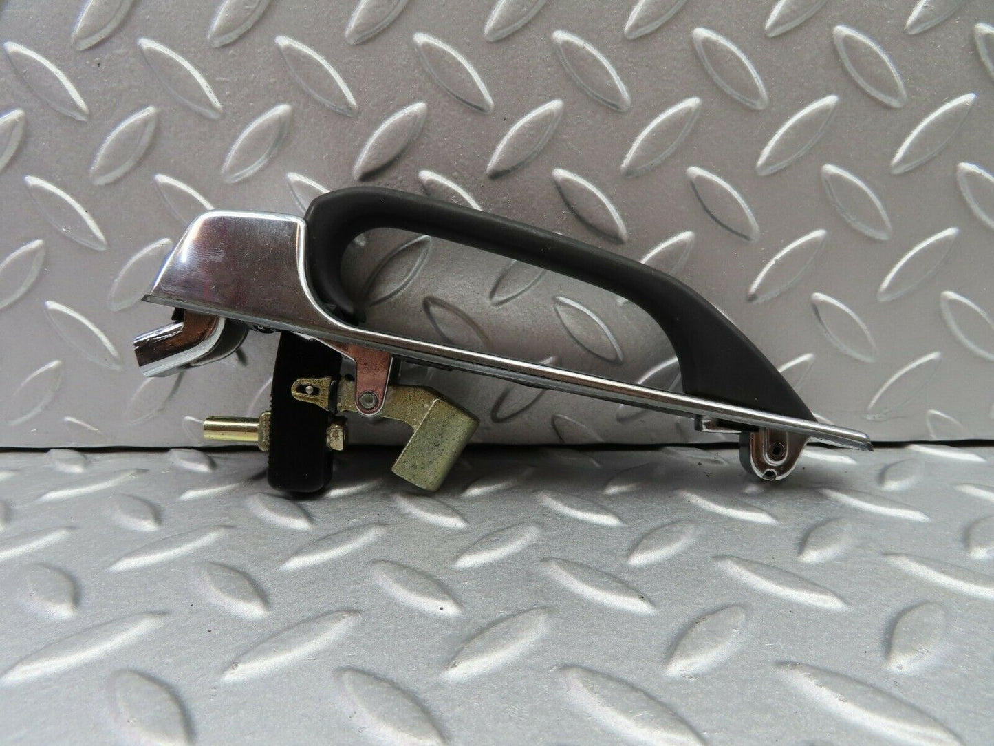 5812 Mercedes-Benz W123 200 Exterior Door Handle Rear 1237600359