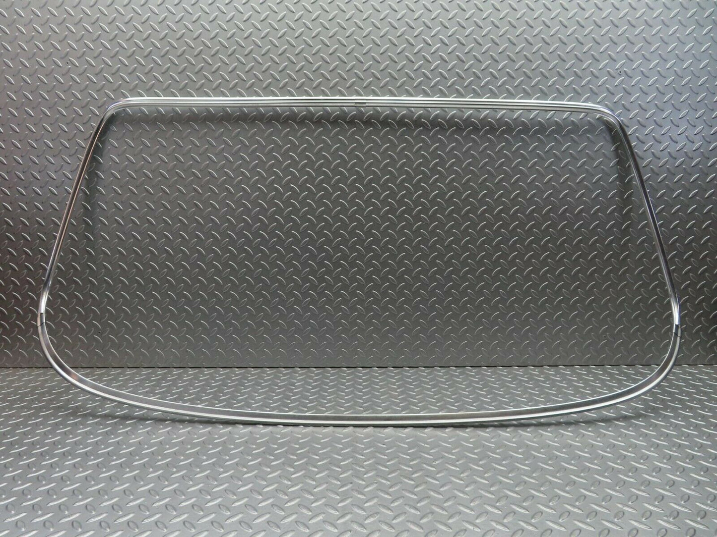 10142 Mercedes-Benz C123 230CE Coupe Rear Windscreen Chrome Trim