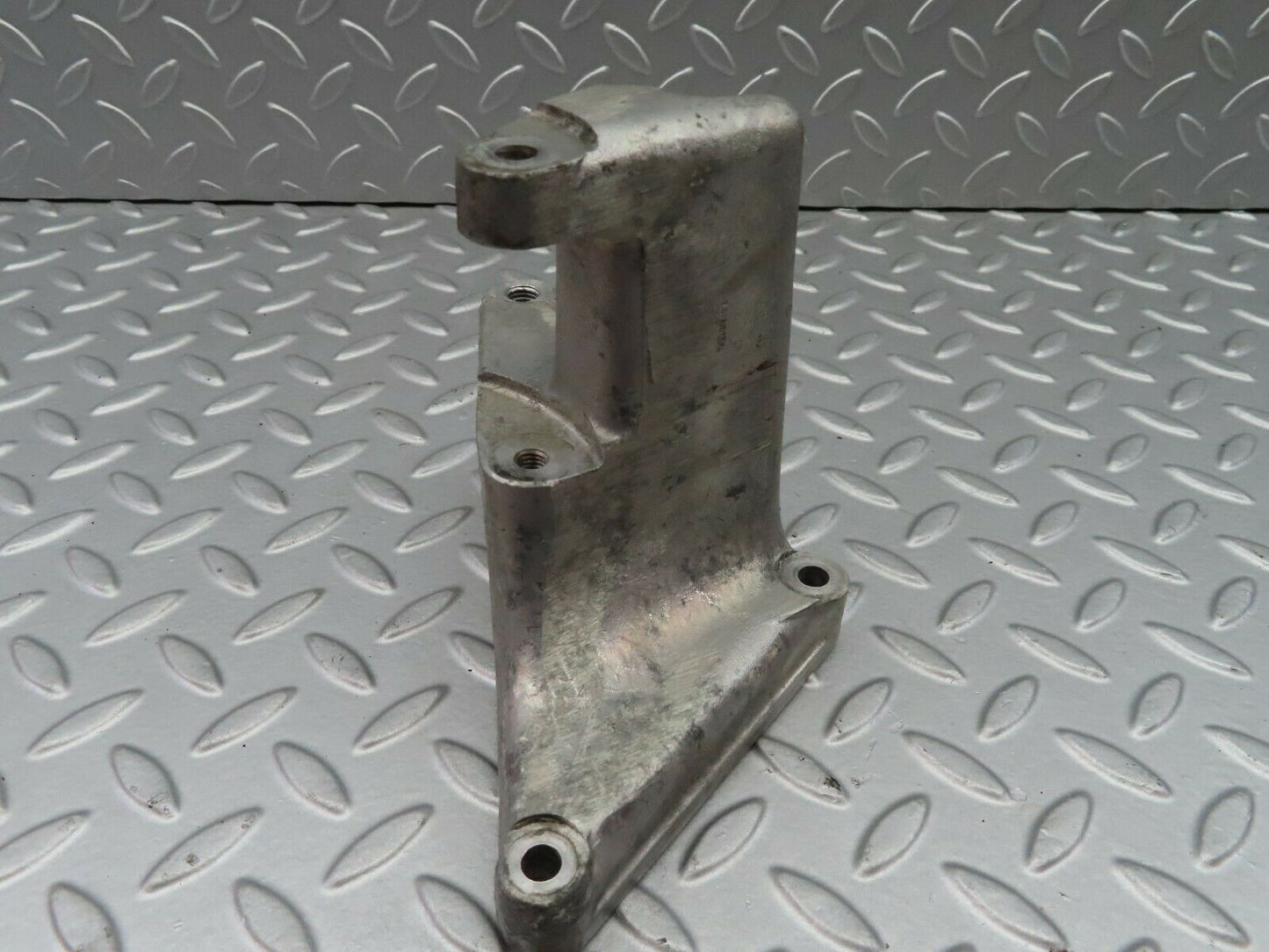7059 Mercedes-Benz C107 350SLC Coupe Alternator Generator Bracket