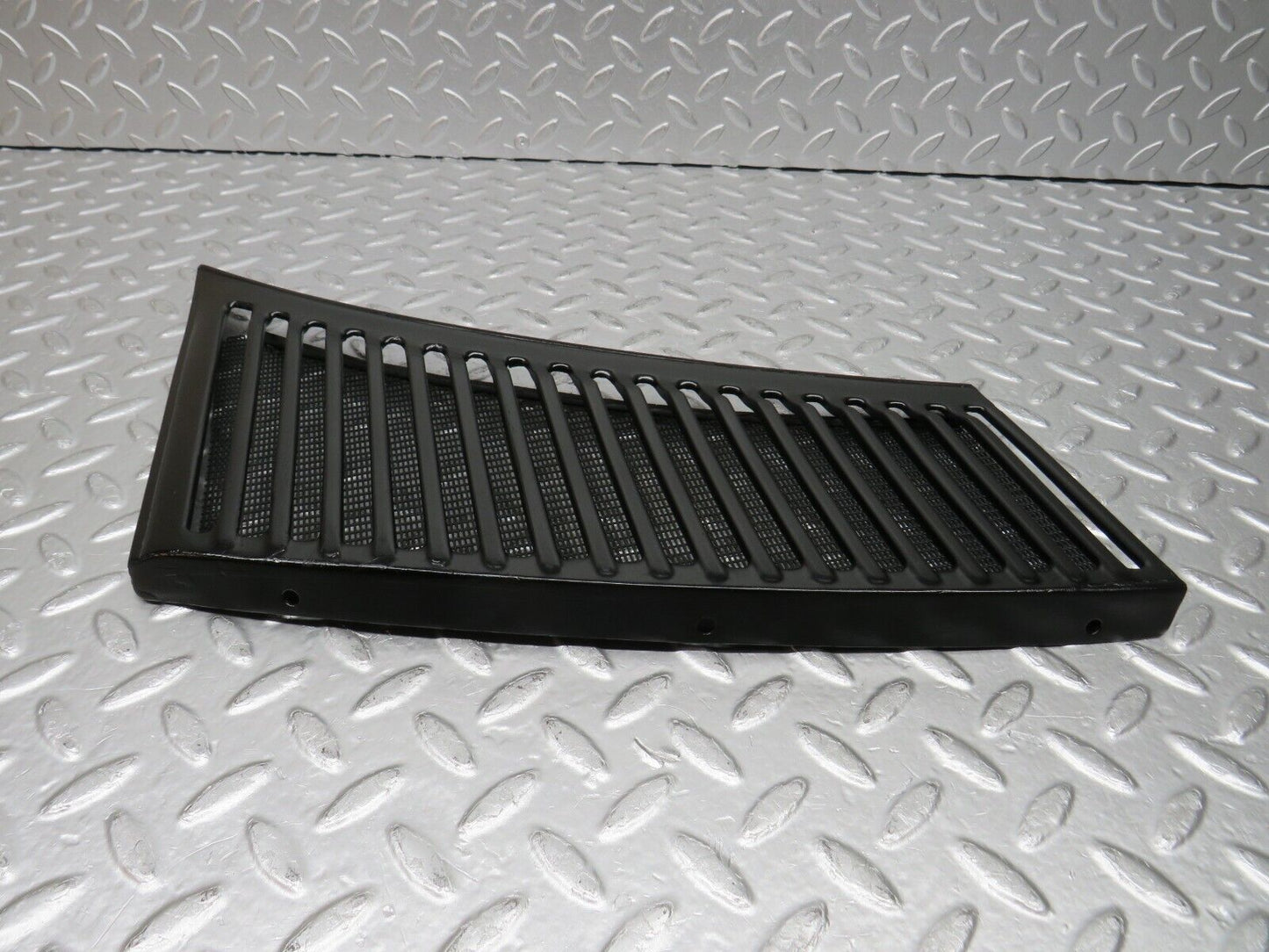 0837 Mercedes-Benz C107 350SLC Coupe Air Intake Grill Right Side