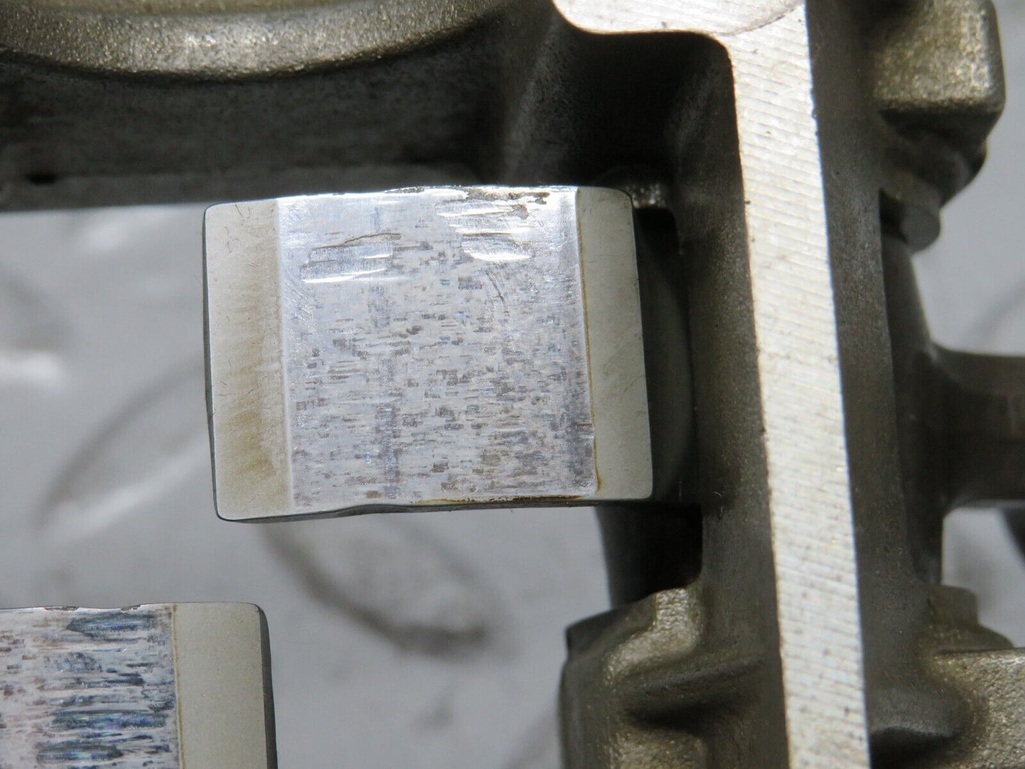 32622 Mercedes-Benz S124 300TE Rocker Arms Camshaft Bearing Block 1030510610