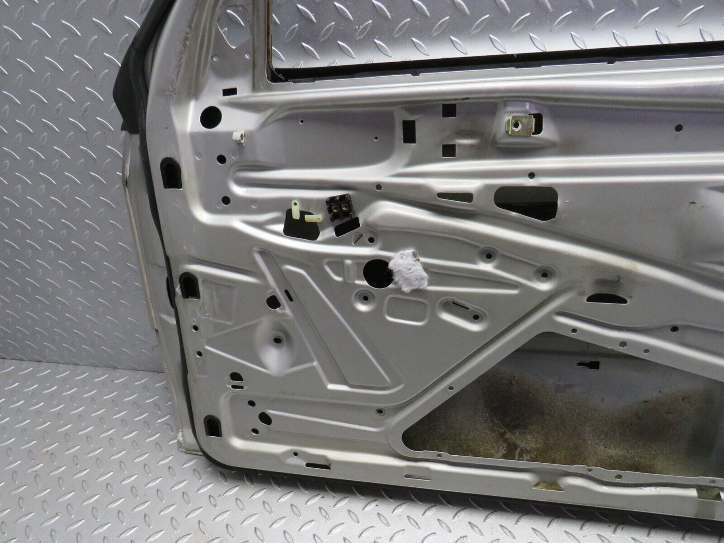 31824 Mercedes-Benz W201 190LE 1.8L Front Right Door