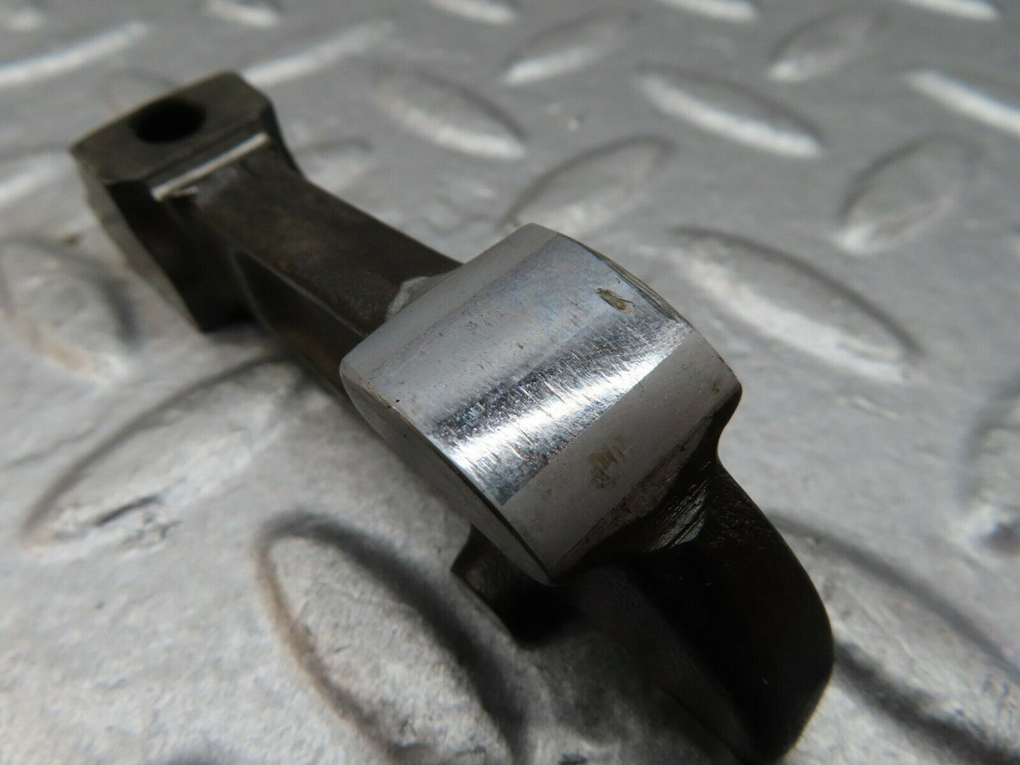 18067 Mercedes-Benz W123 200 Valve Rocker Arm With Retaining Spring