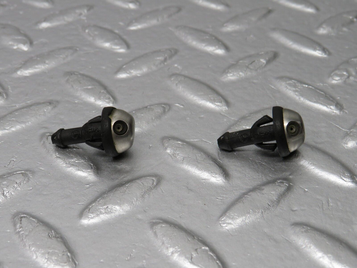 39198 Mercedes-Benz R107 500SL Coupe Windscreen Washer Nozzle