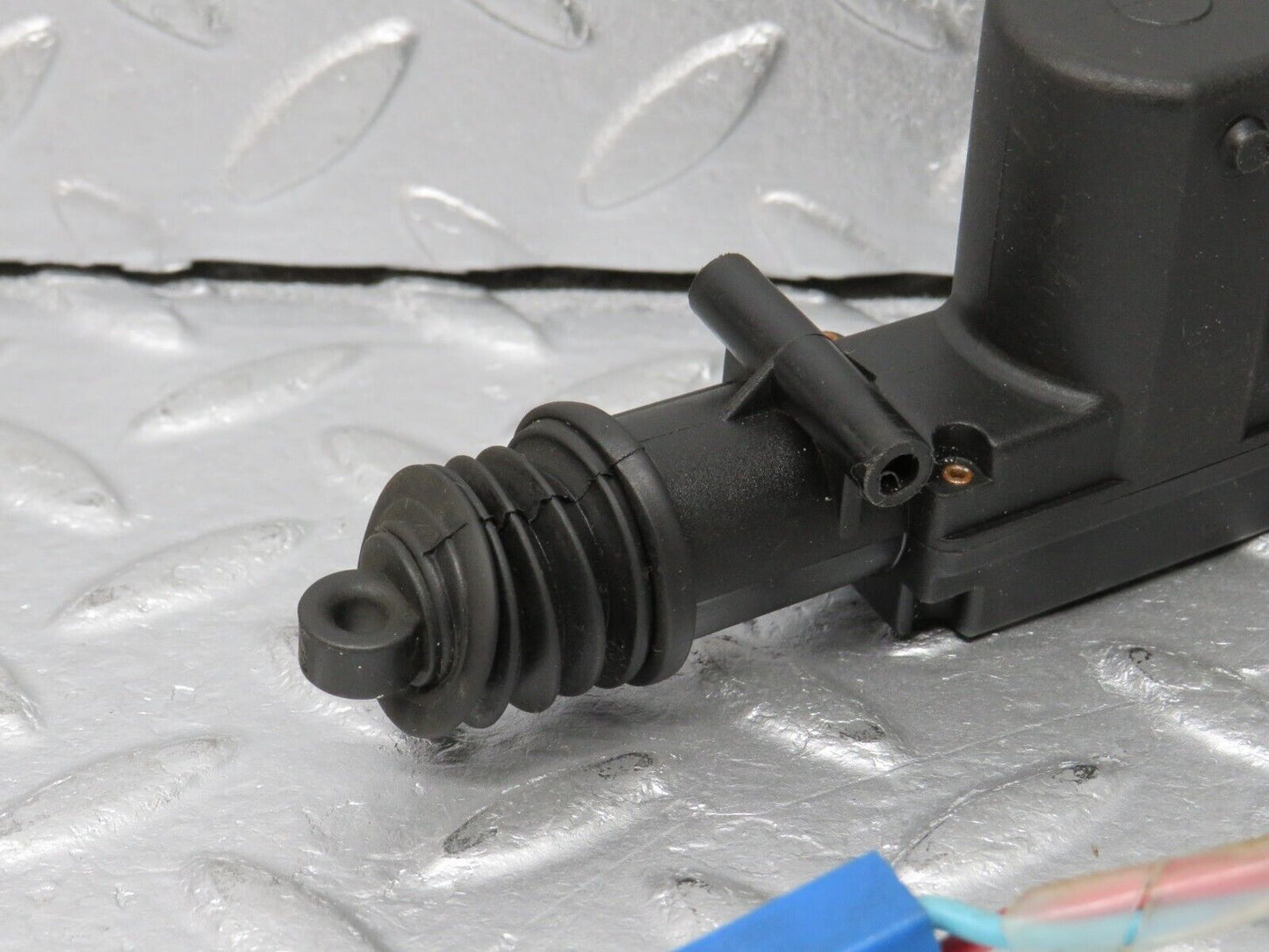 39133 Mercedes-Benz R107 500SL Trunk Lock Actuator