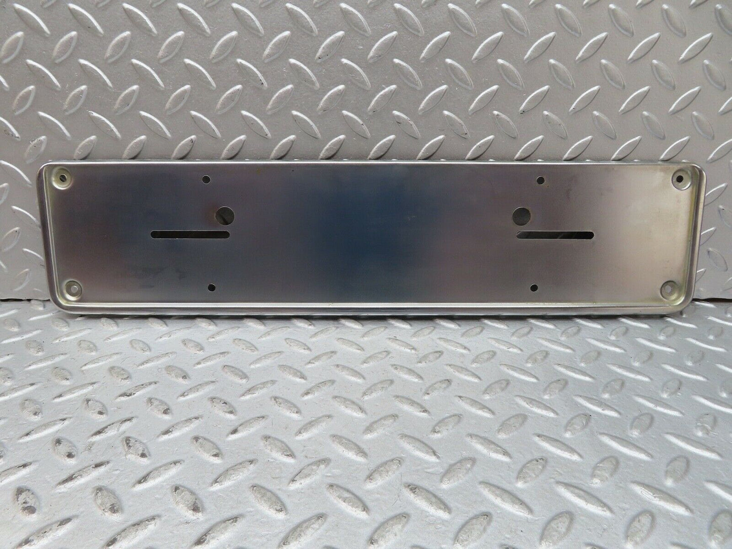 17674 Mercedes-Benz W116 450SEL  Rear number Plate Holder