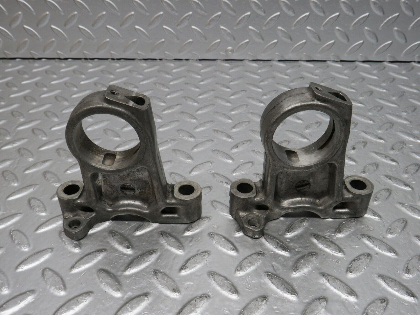 31064 Mercedes-Benz W123 200D Camshaft Tower Bearing Set 6160510612 6160510710