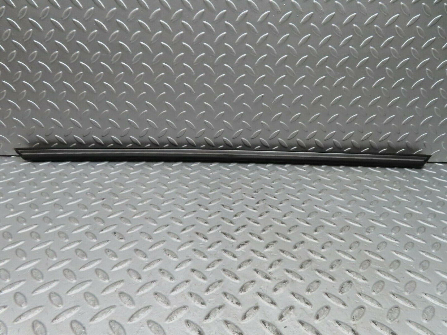 17893 Mercedes-Benz W116 450SEL Rear Right Door Centre Chrome Trim