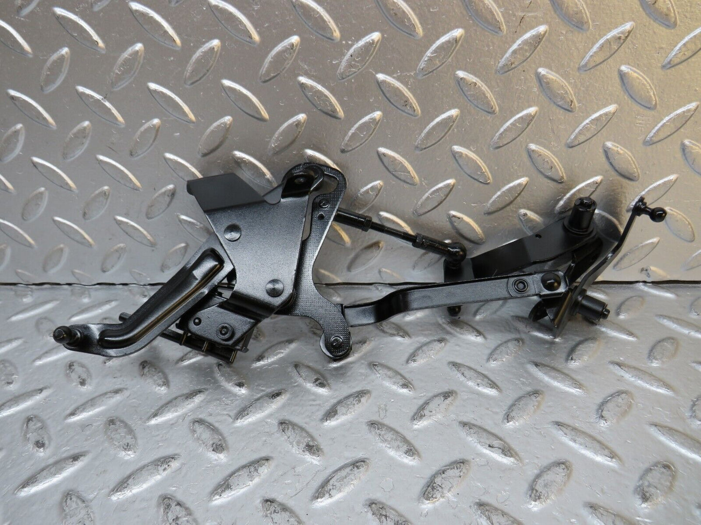 29919 Mercedes-Benz W123 230E Throttle Linkage