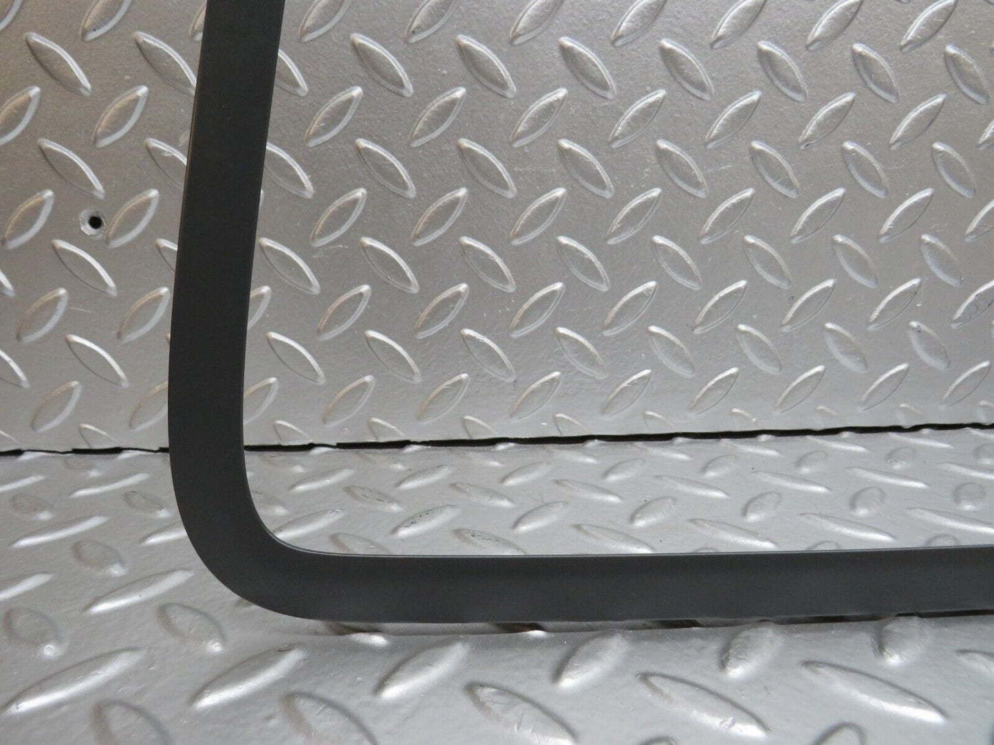 32313 Mercedes-Benz S124 300TE Wagon Tailgate Windscreen Frame