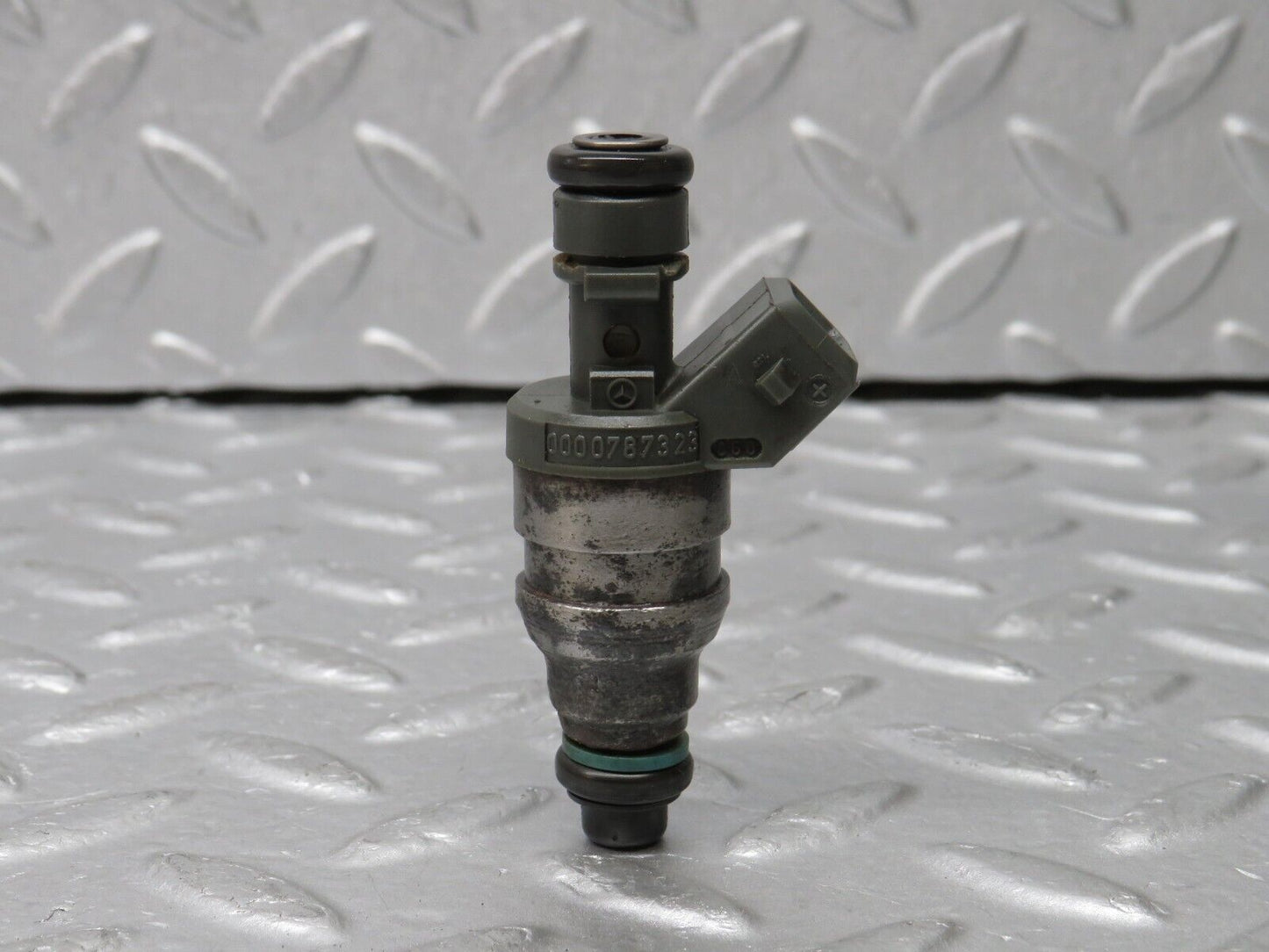 38141 Mercedes-Benz A124 320E Cabriolet Fuel Injector Bosch 0280155209 0000787323