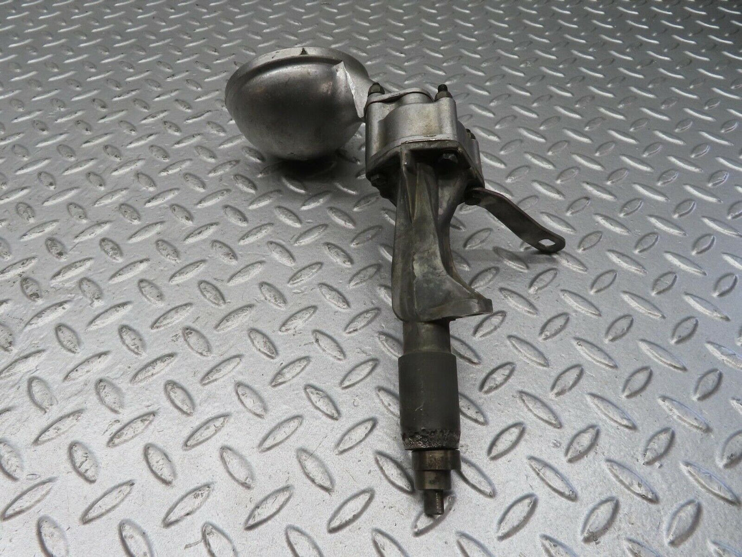 13368 Mercedes-Benz W111 230S Oil Pump