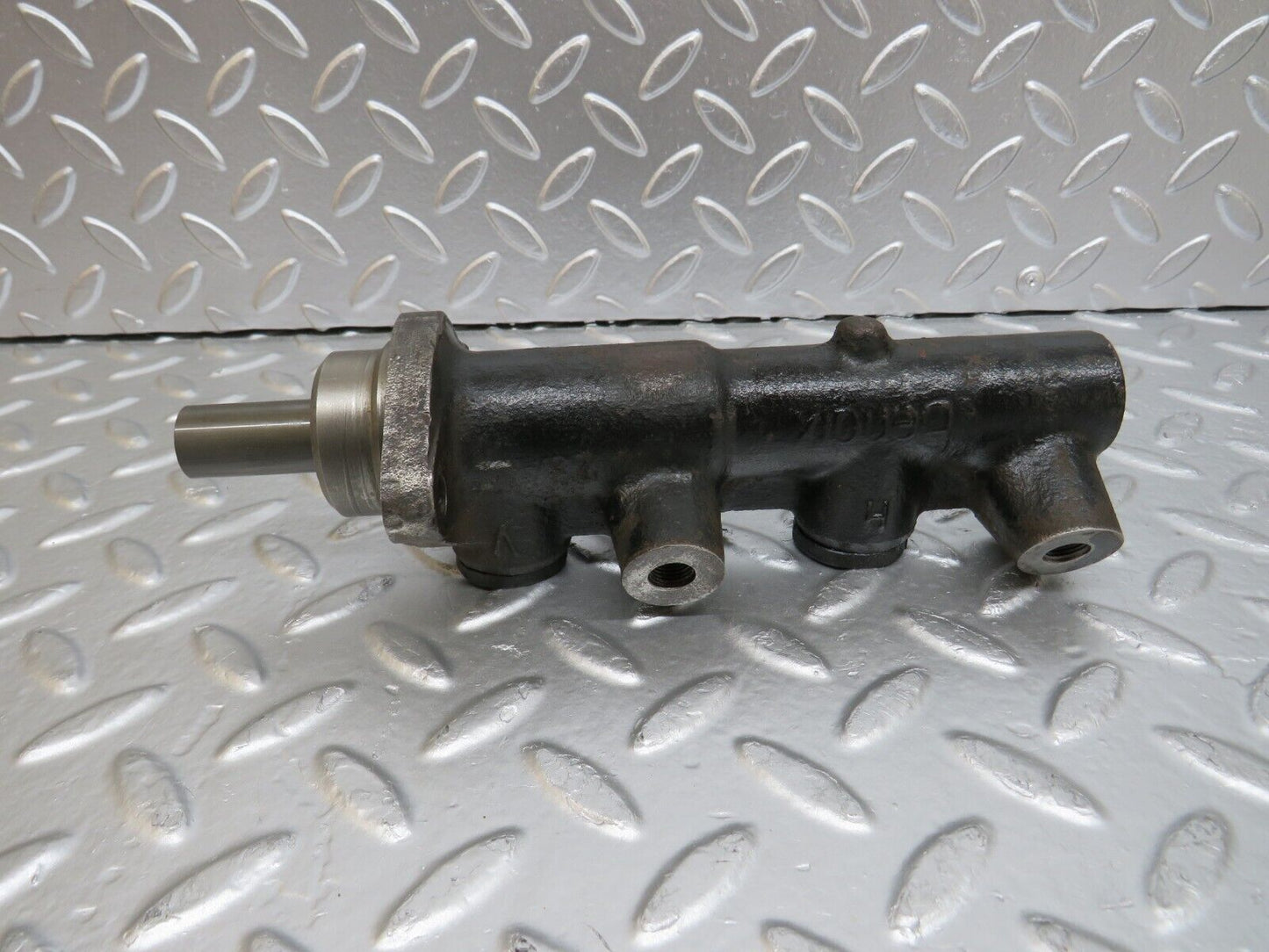 25448 Mercedes-Benz W123 200 Brake Master Cylinder Bendix