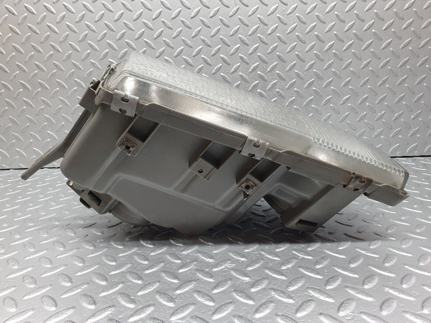 41013 Mercedes-Benz W126 300SE Headlight Right Side Bosch 1268209361 030106570