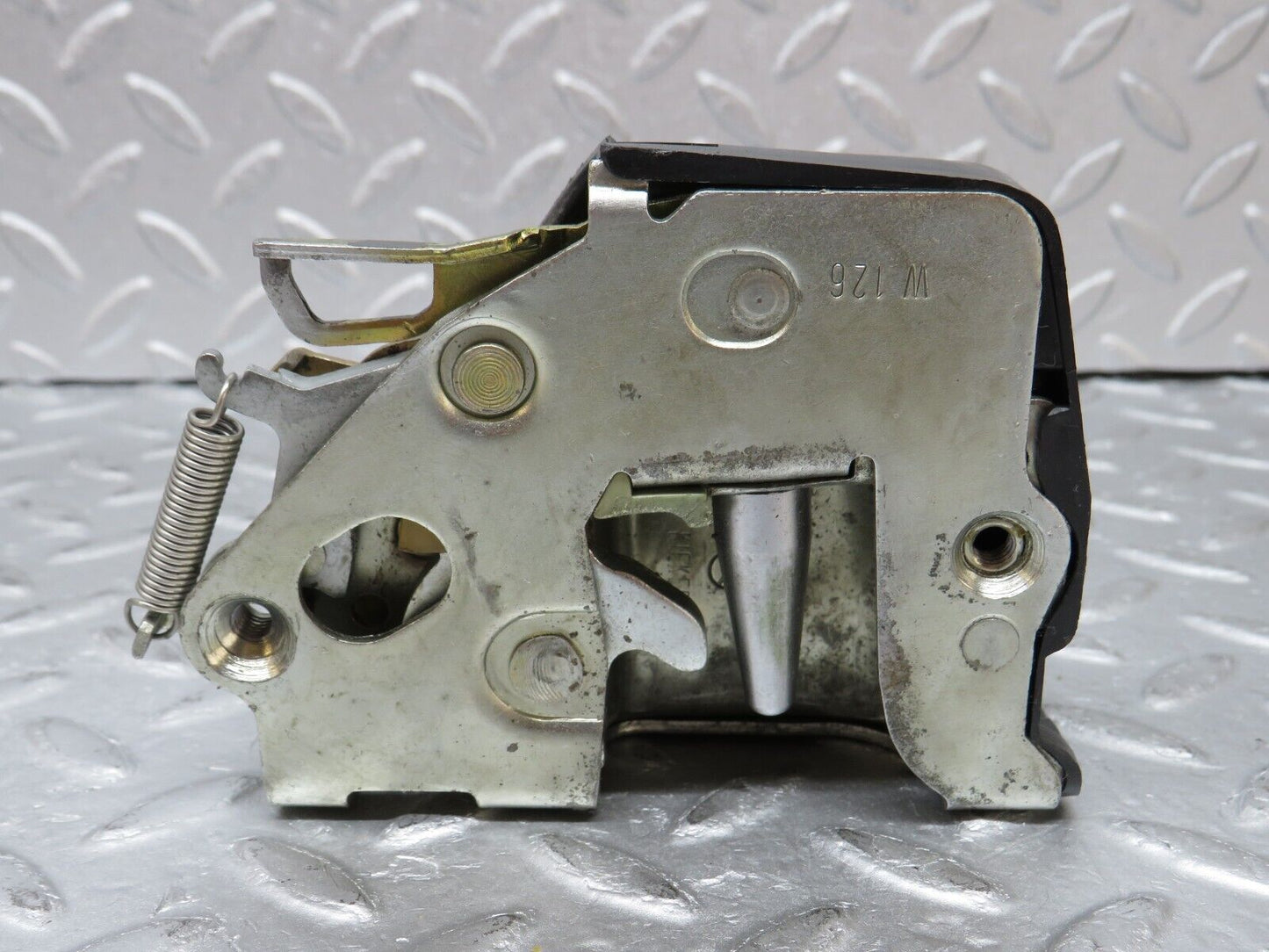 36042 Mercedes-Benz W126 420SE Front Left Door Lock Mechanism 1237230108