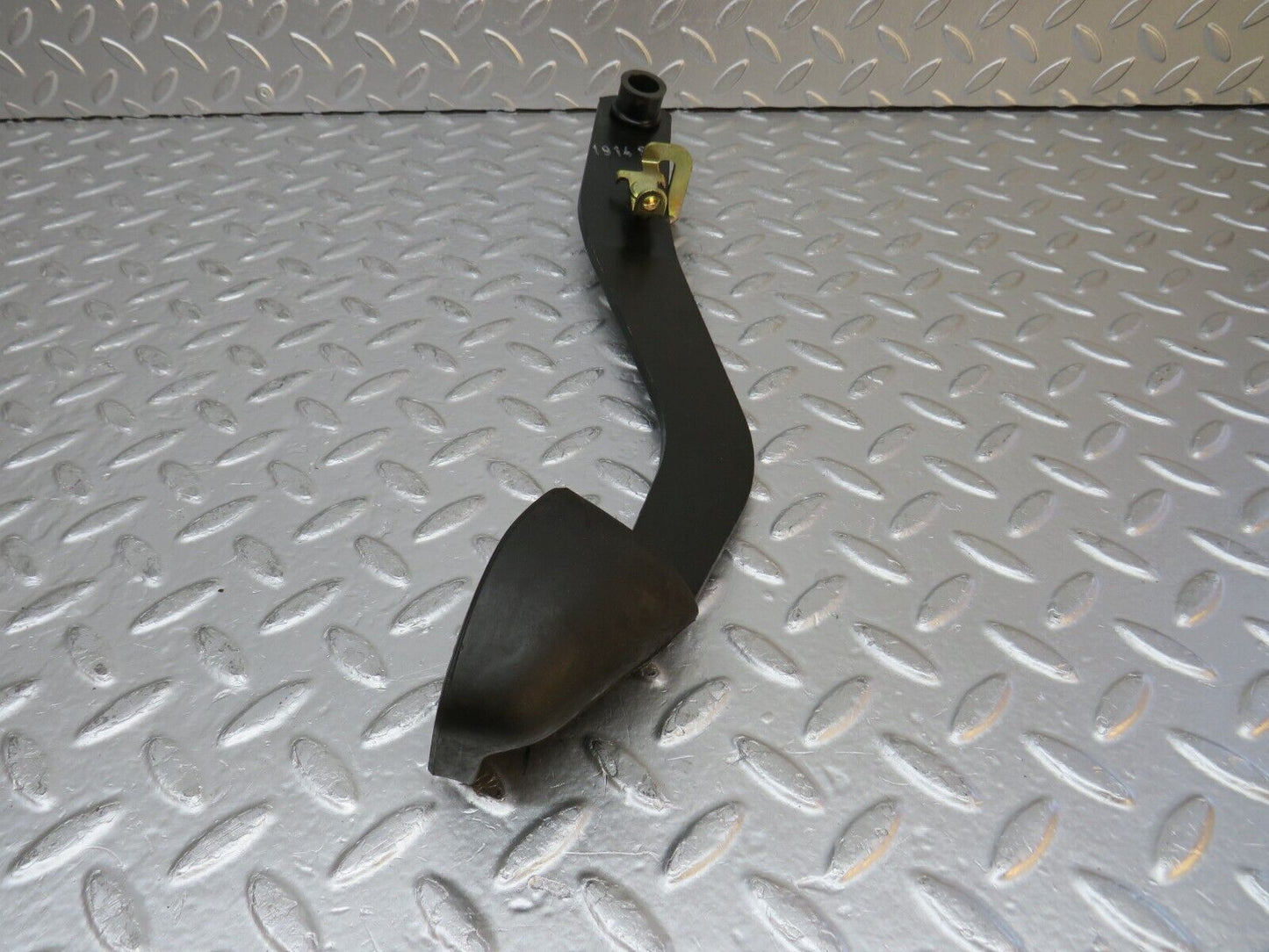 30635 Mercedes-Benz W201 190E 2.0L Brake Pedal With Rubber 2012920082