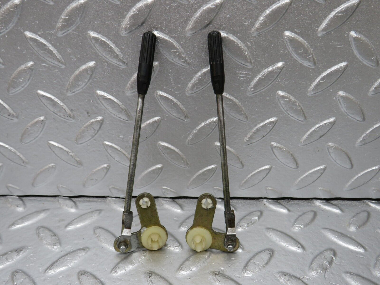 34356 Mercedes-Benz C126 380SEC Coupe Rear Door Lock Knob Pair