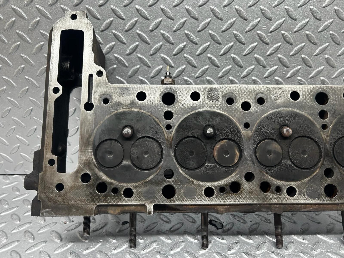 40643 Mercedes-Benz W123 240D Cylinder Head