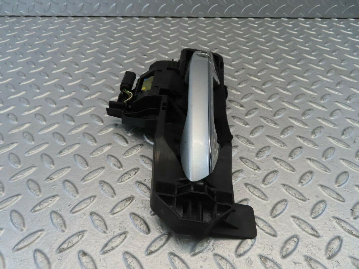 11176 Mercedes-Benz W221 S320 Front Right Door Handle