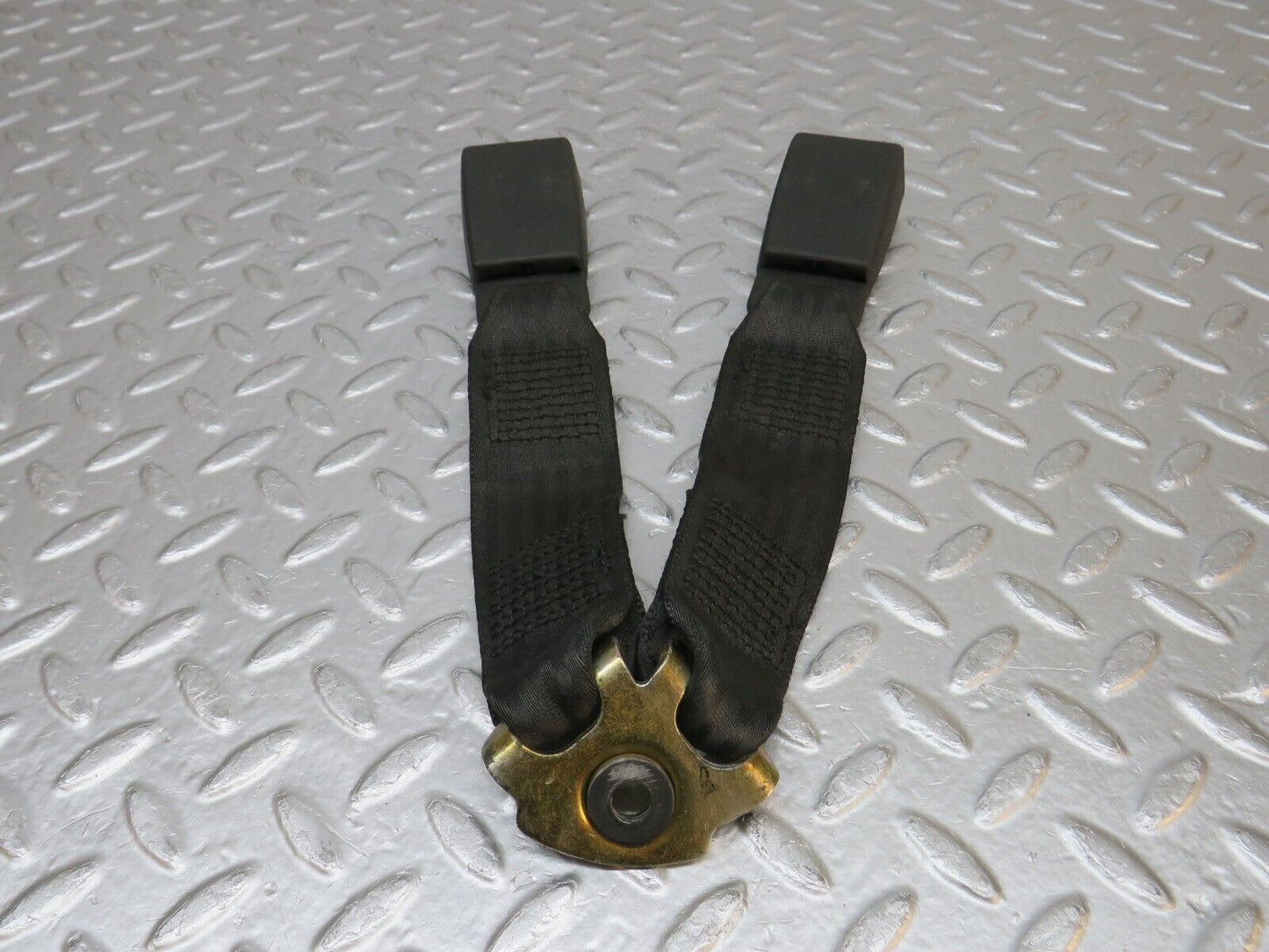 0601 Mercedes-Benz W123 230E Seat Belt Buckle Rear 1238607369