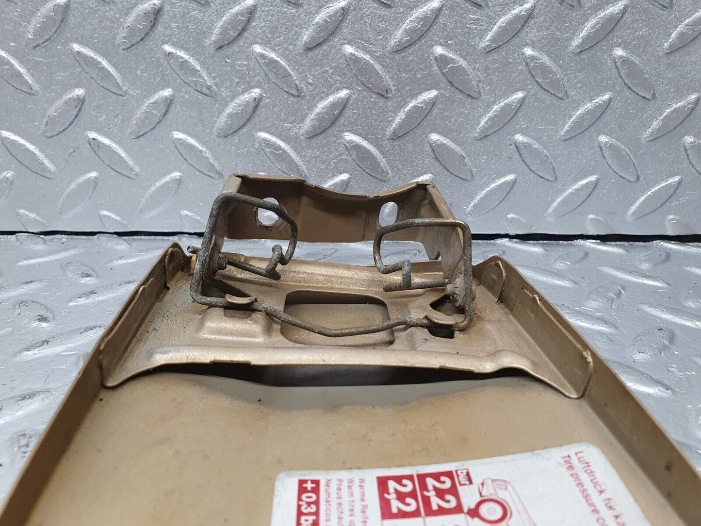 41473 Mercedes-Benz W124 200E Fuel Tank Flap Cap 1245841639