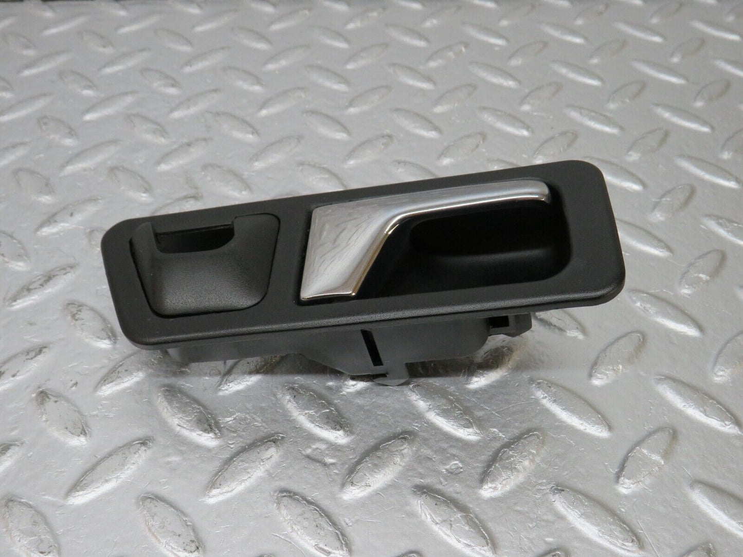 33643 Mercedes-Benz W201 190E 2.0L Right Interior Door Handle 2017660264