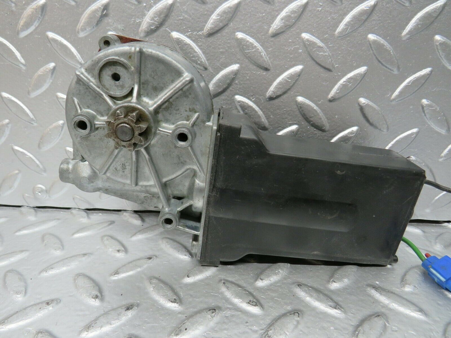 24558 Mercedes-Benz W108 Window Regulator Motor Front Right 0132001102