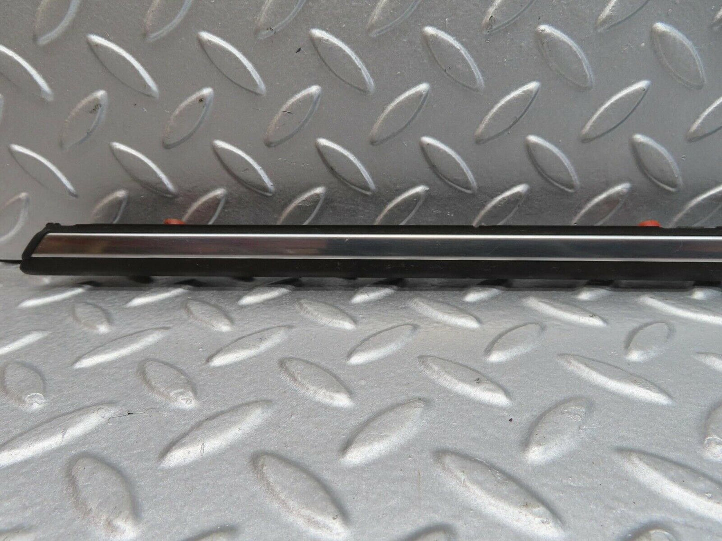 13443 Mercedes-Benz W123 200 Front Right Fender Centre Moulding Trim