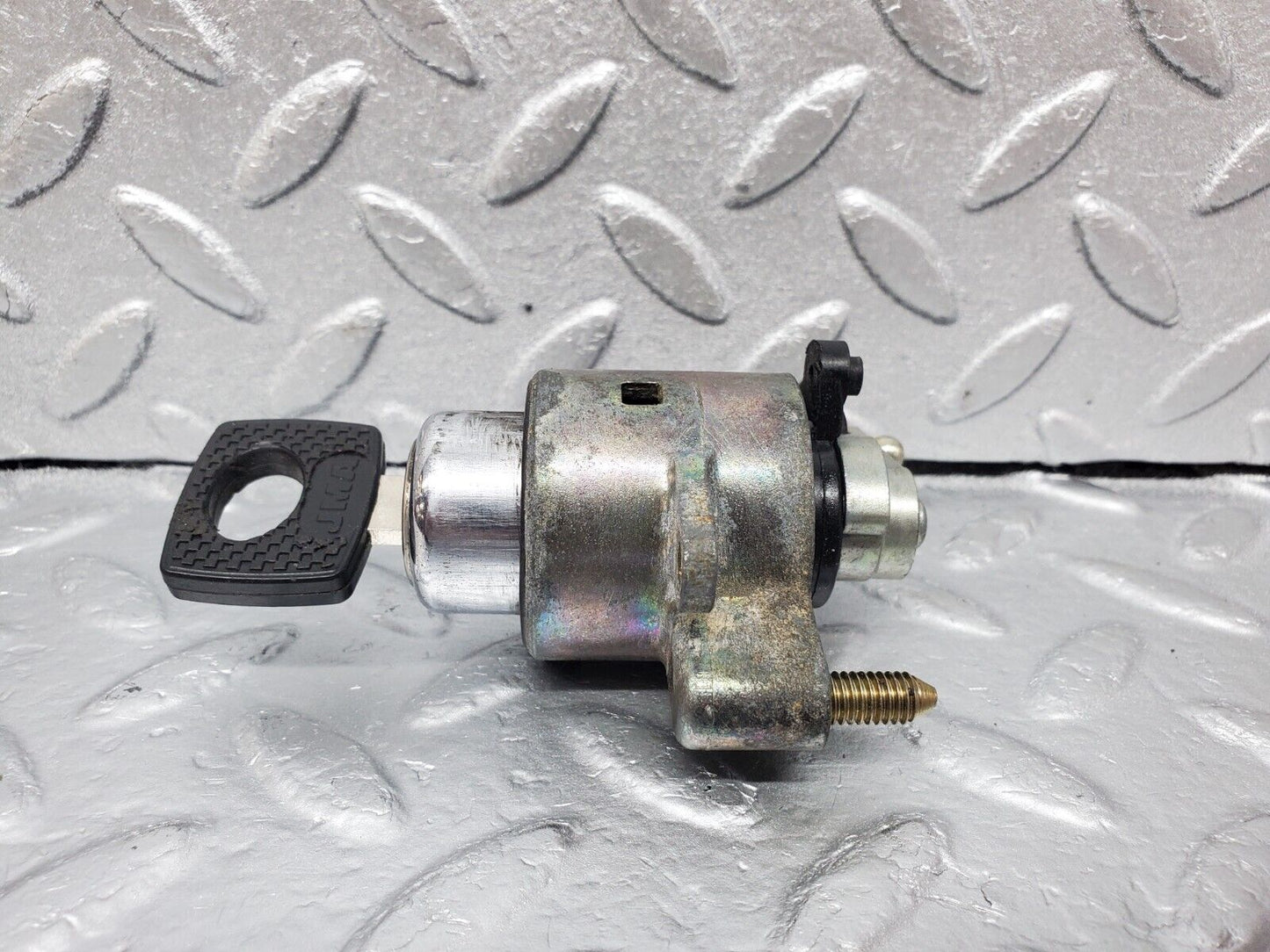 45640 Mercedes-Benz W126 420SE Trunk Lock With Key