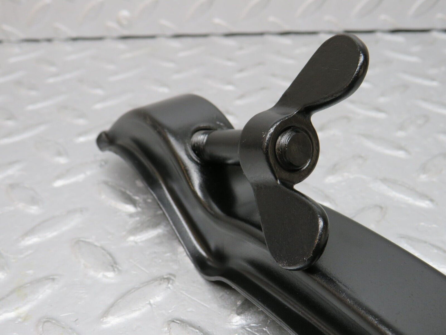 37488 Mercedes-Benz W109 300SEL Spare Wheel Holder