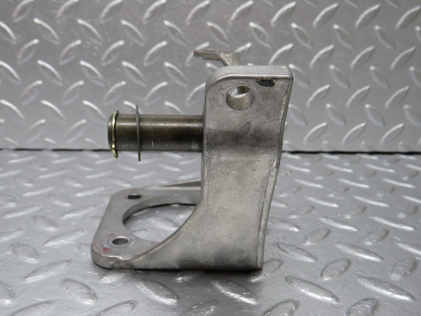 34109 Mercedes-Benz W124 260E Brake Pedal Bracket 1242900519