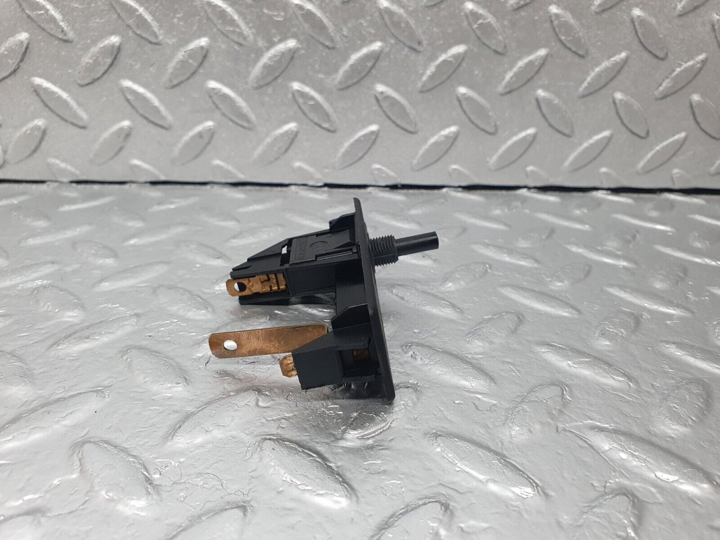 43547 Mercedes-Benz C126 380SEC Coupe Trunk Boot Light Switch 1158202511 0008213252