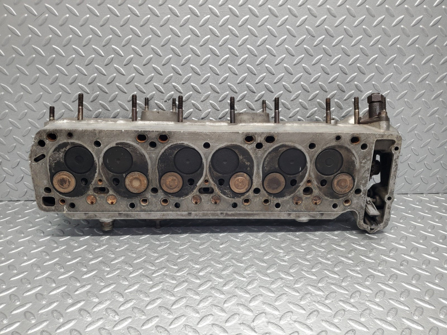 W112 cylinder head used OEM