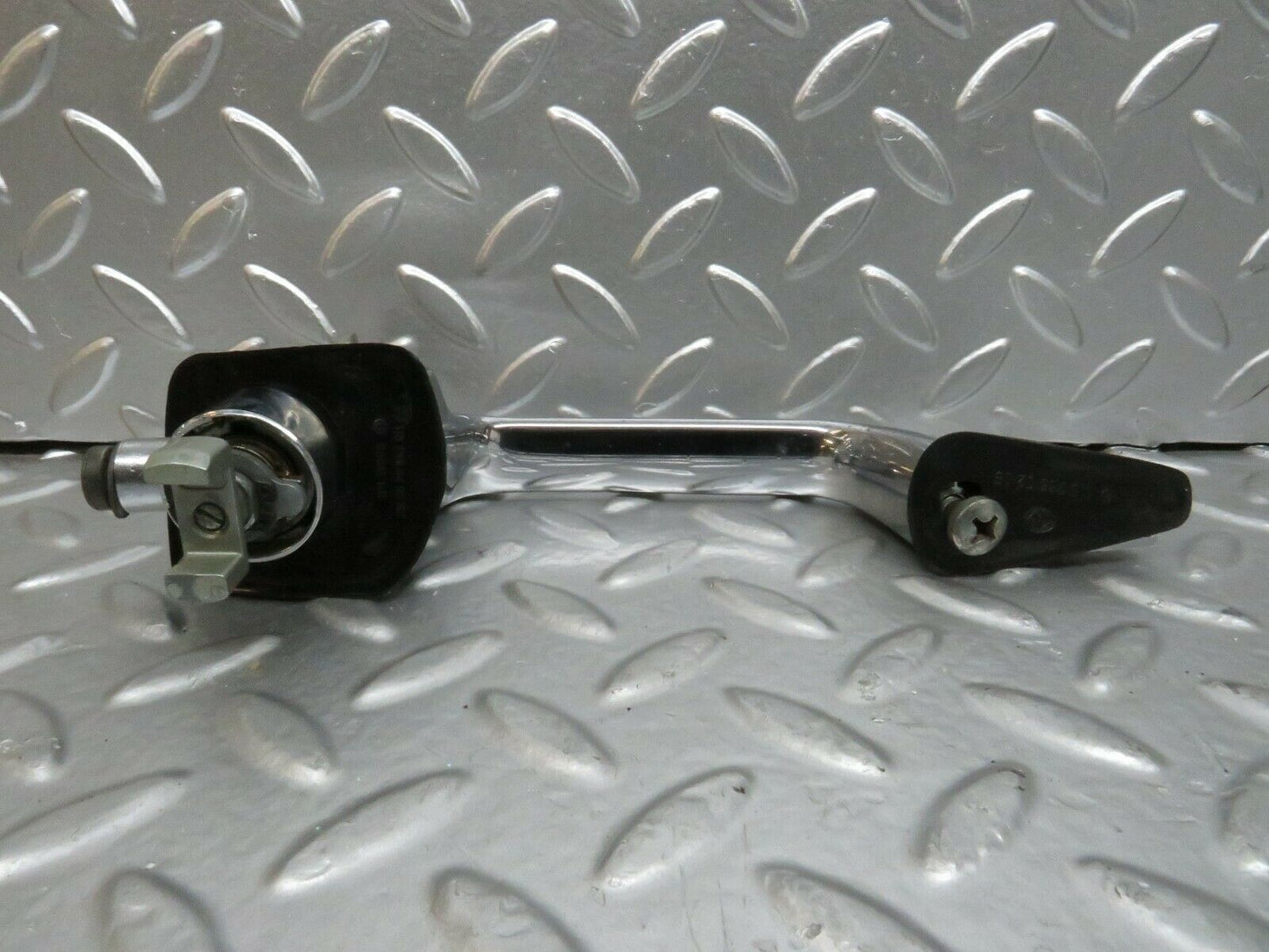 23714 Mercedes-Benz W114 280E Exterior Door Handle Front Right Key 1157600601