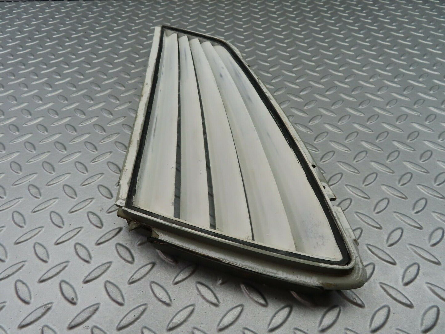 6916 Mercedes-Benz C107 350SLC Coupe Side Window Louvre Rear Left