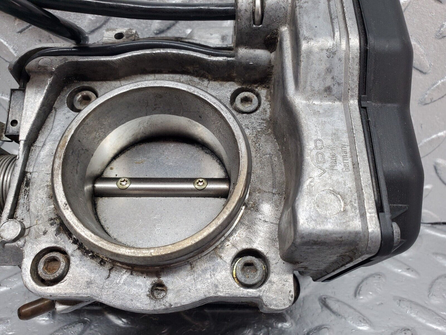 44844 Mercedes-Benz W124 220E Throttle Body Valve 1111400144