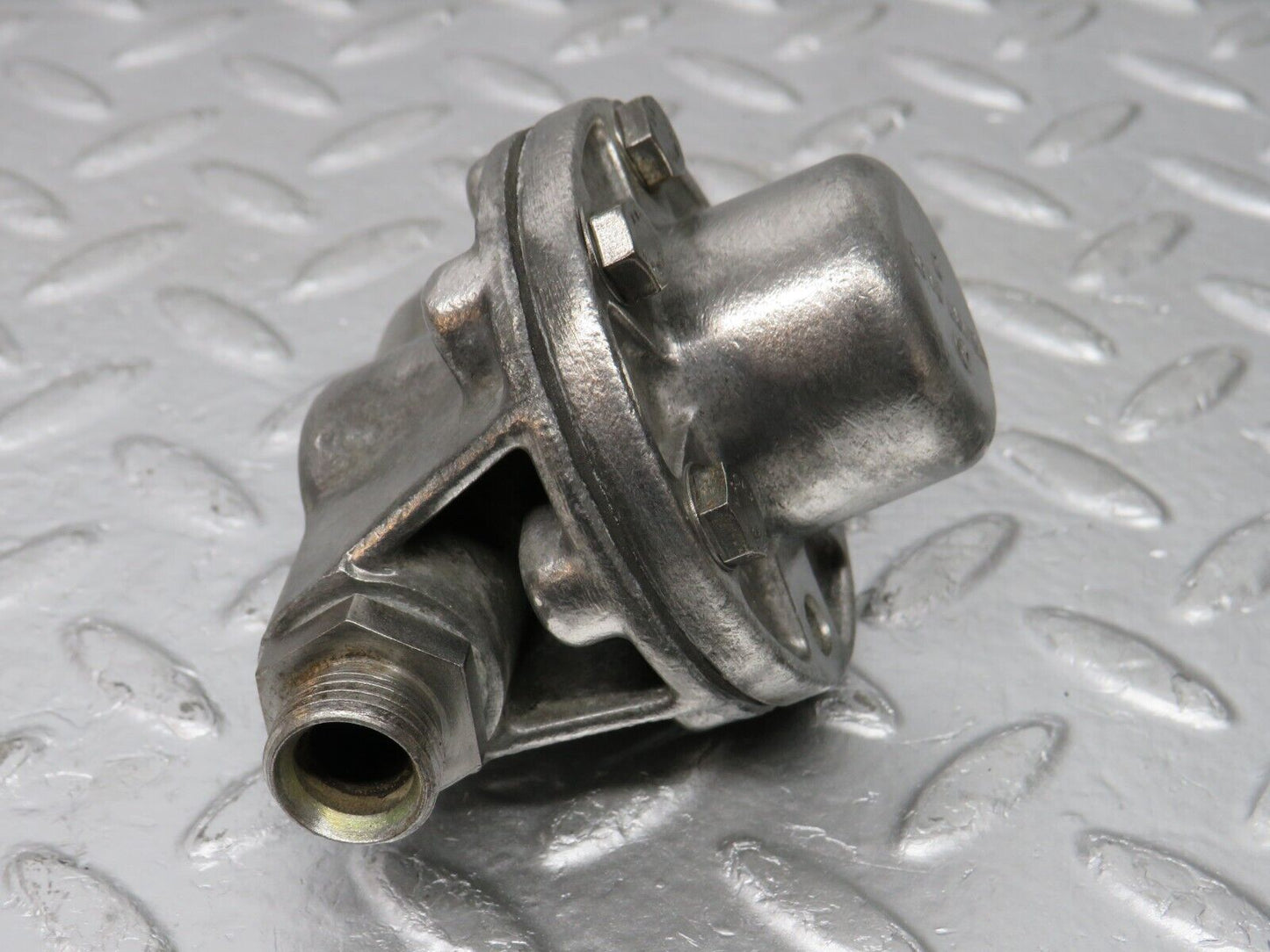 33065 Mercedes-Benz C107 R107 350 V8 Oil Pressure Damper 1161870196 1161870494