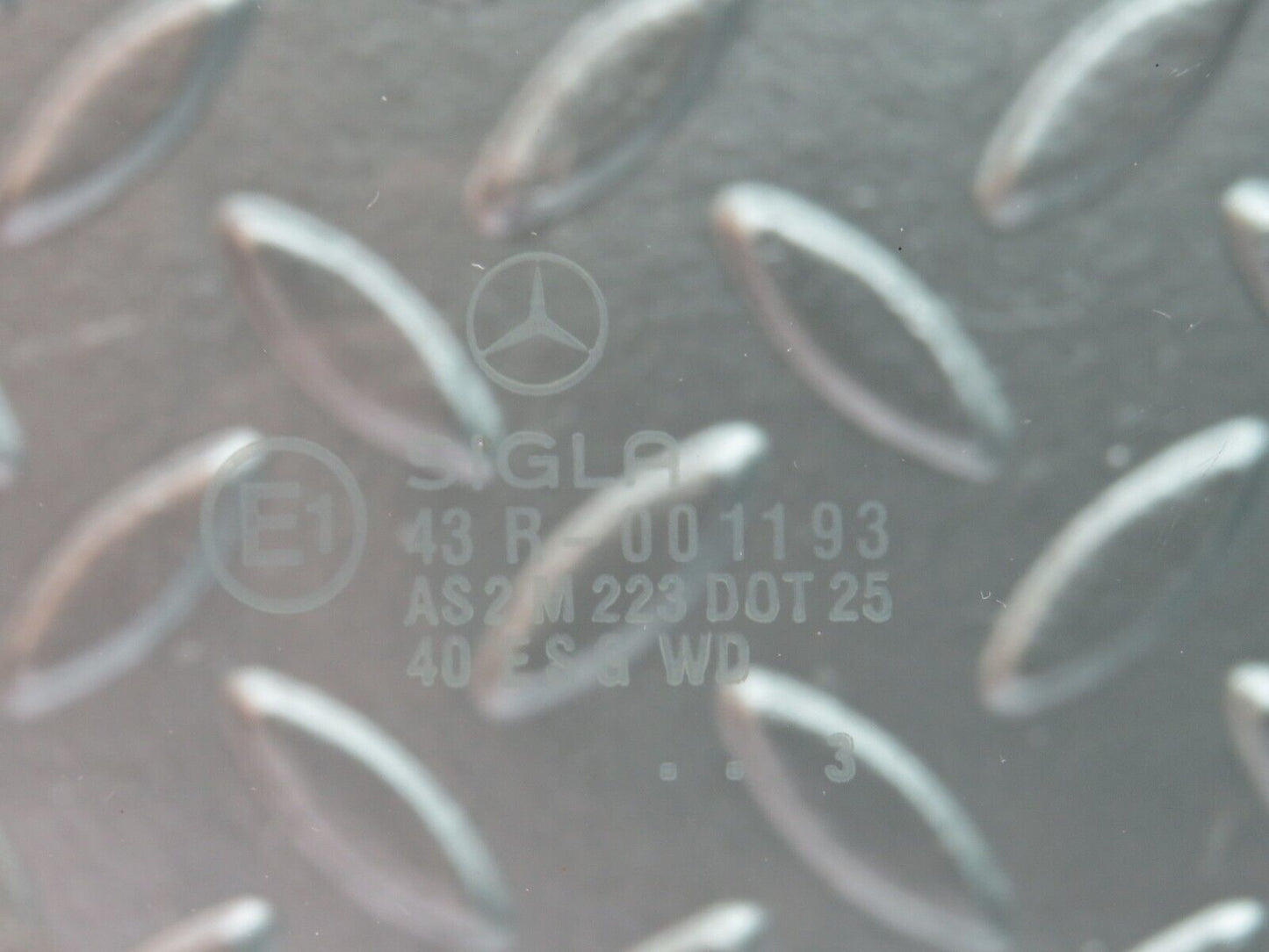 31474 Mercedes-Benz S124 220TE Wagon Front Right Door Window Glass