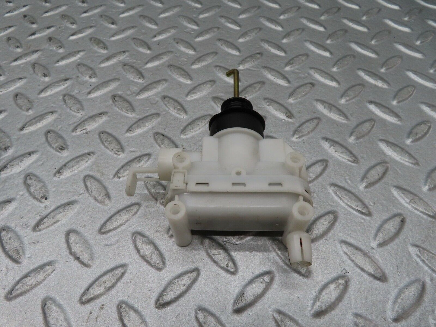 17134 Mercedes-Benz R129 300SL Coupe Left Door Lock Vacuum Actuator