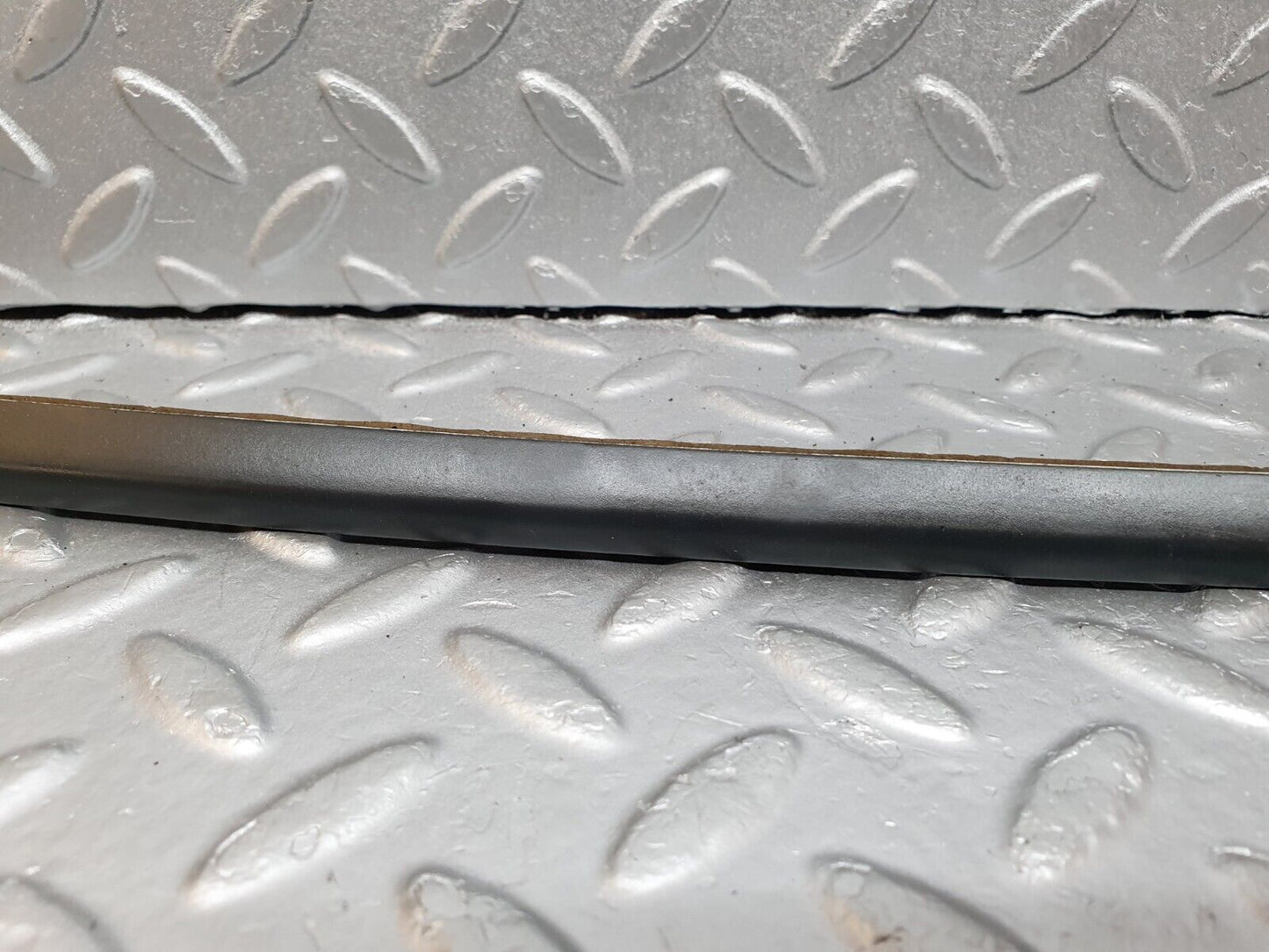 41717 Mercedes-Benz W124 200E Front Windscreen Top Moulding Trim