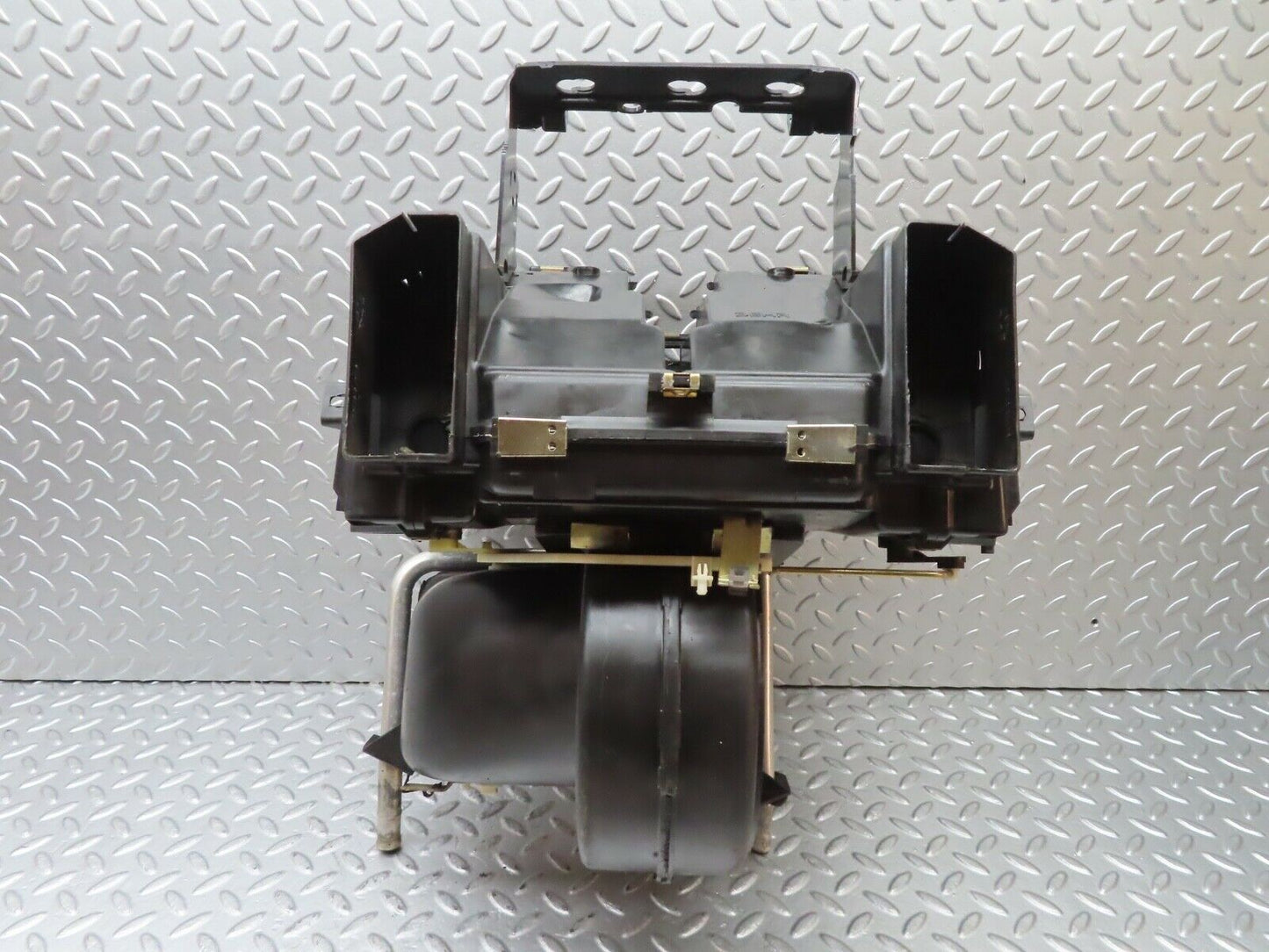 21238 Mercedes-Benz W123 230E Heater Box Blower Housing Bosch 0130062800