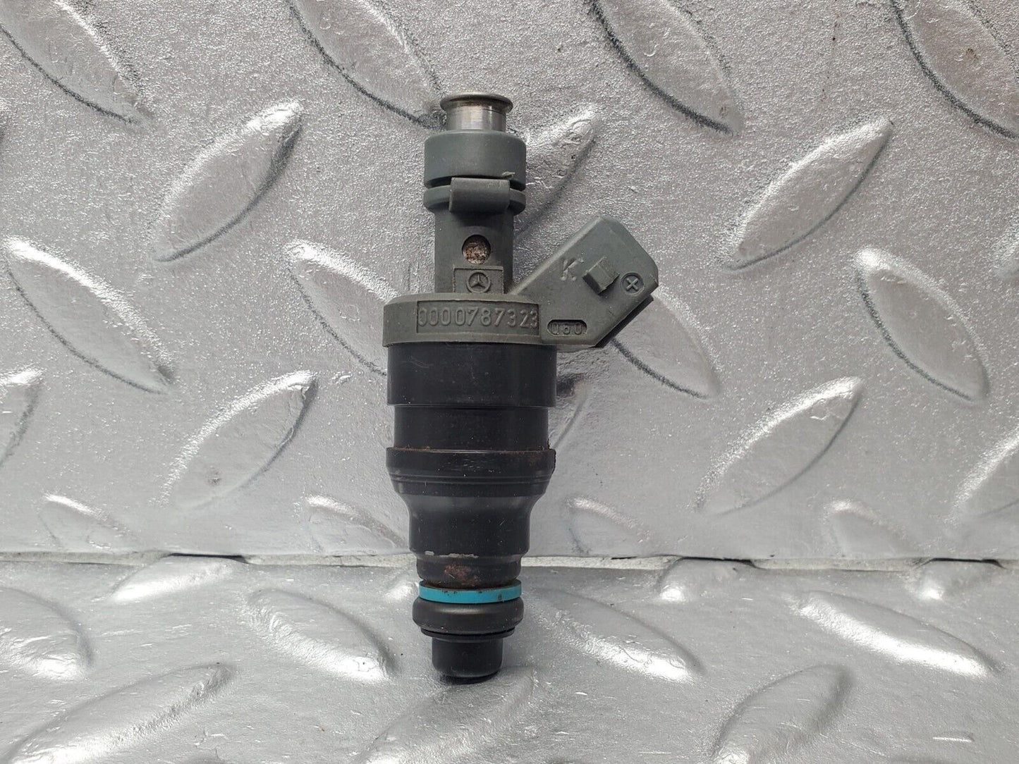 46245 Mercedes-Benz W124 280E Fuel Injector Bosch 0280155209 0000787323