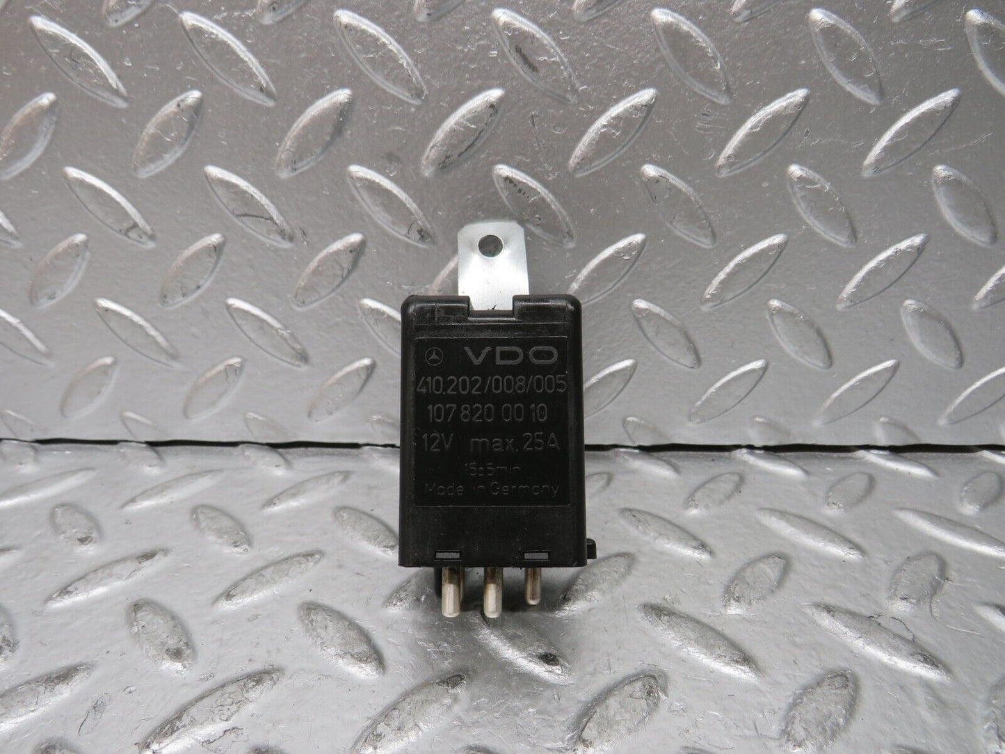 27193 Mercedes-Benz W123 280E Rear Heated Window Relay 1078200010