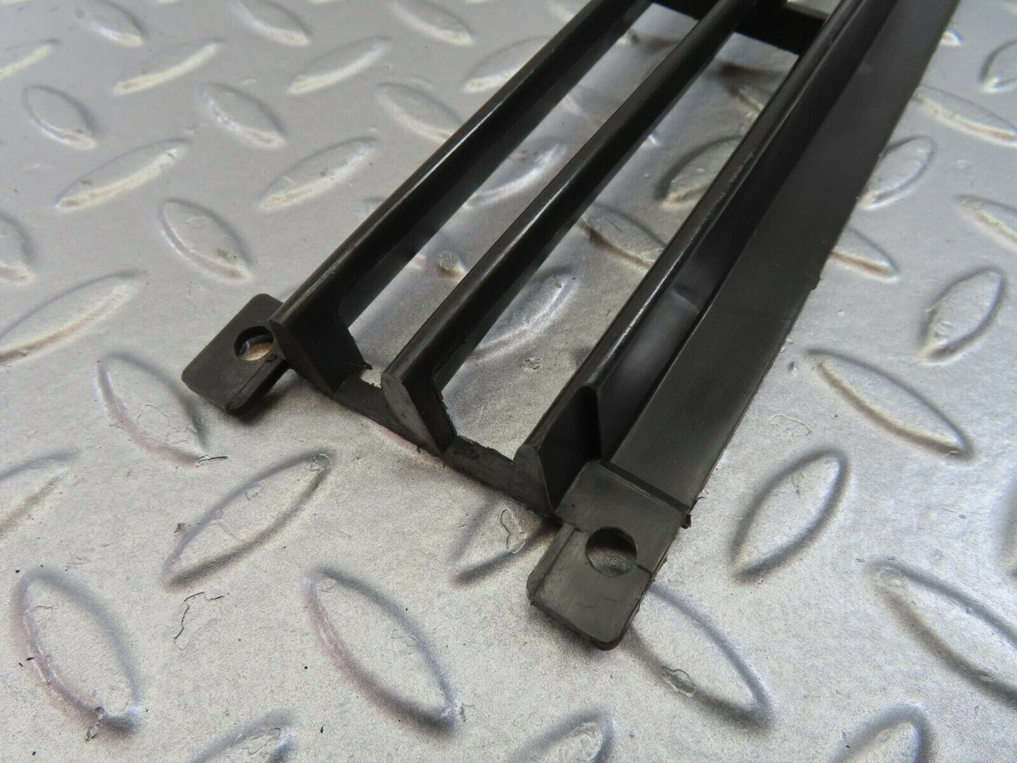 8859 Mercedes-Benz W115 Front Lower Grill Left
