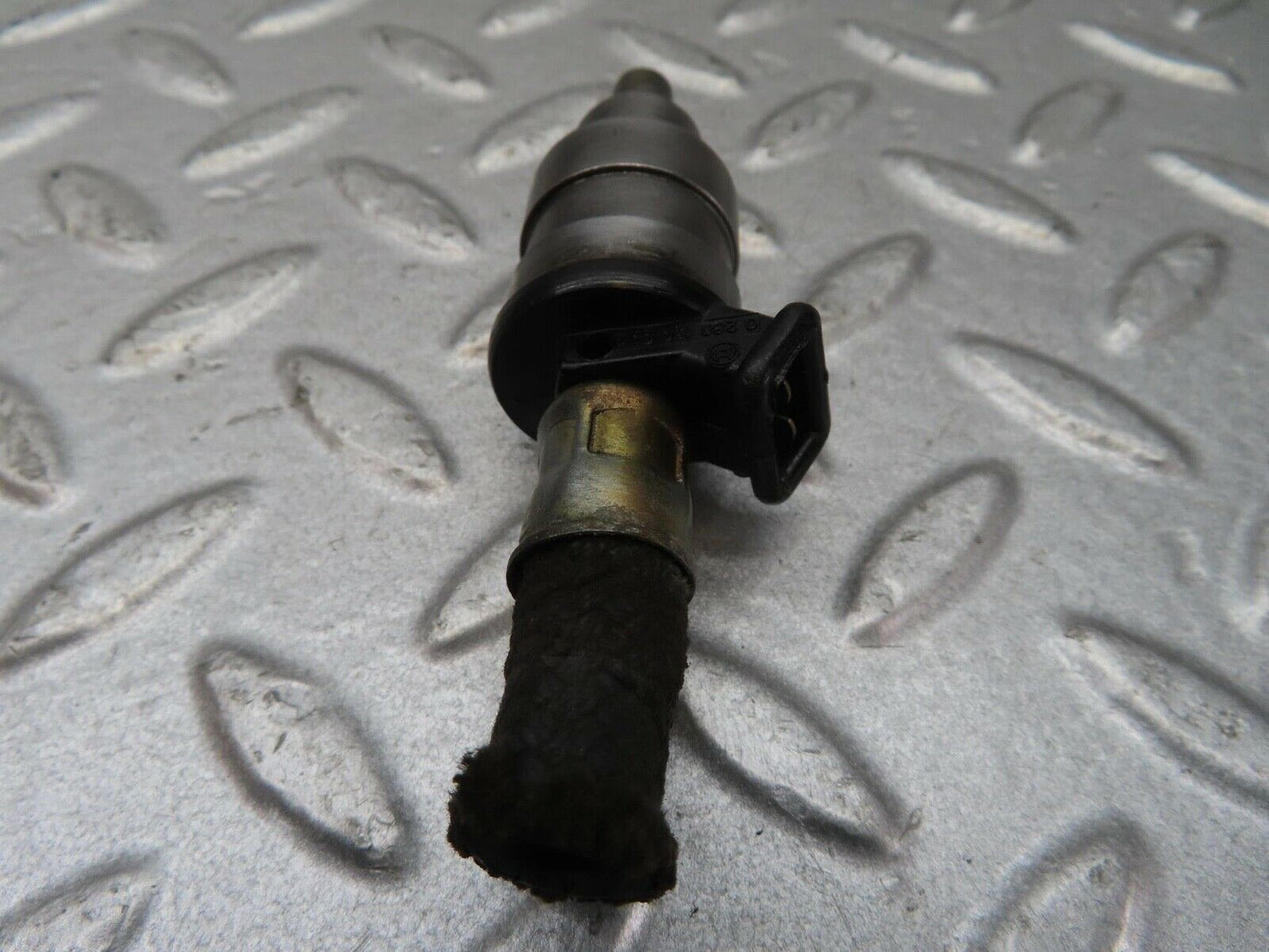 13339 Mercedes-Benz W116 350SE Fuel Injector Bosch 0280150001