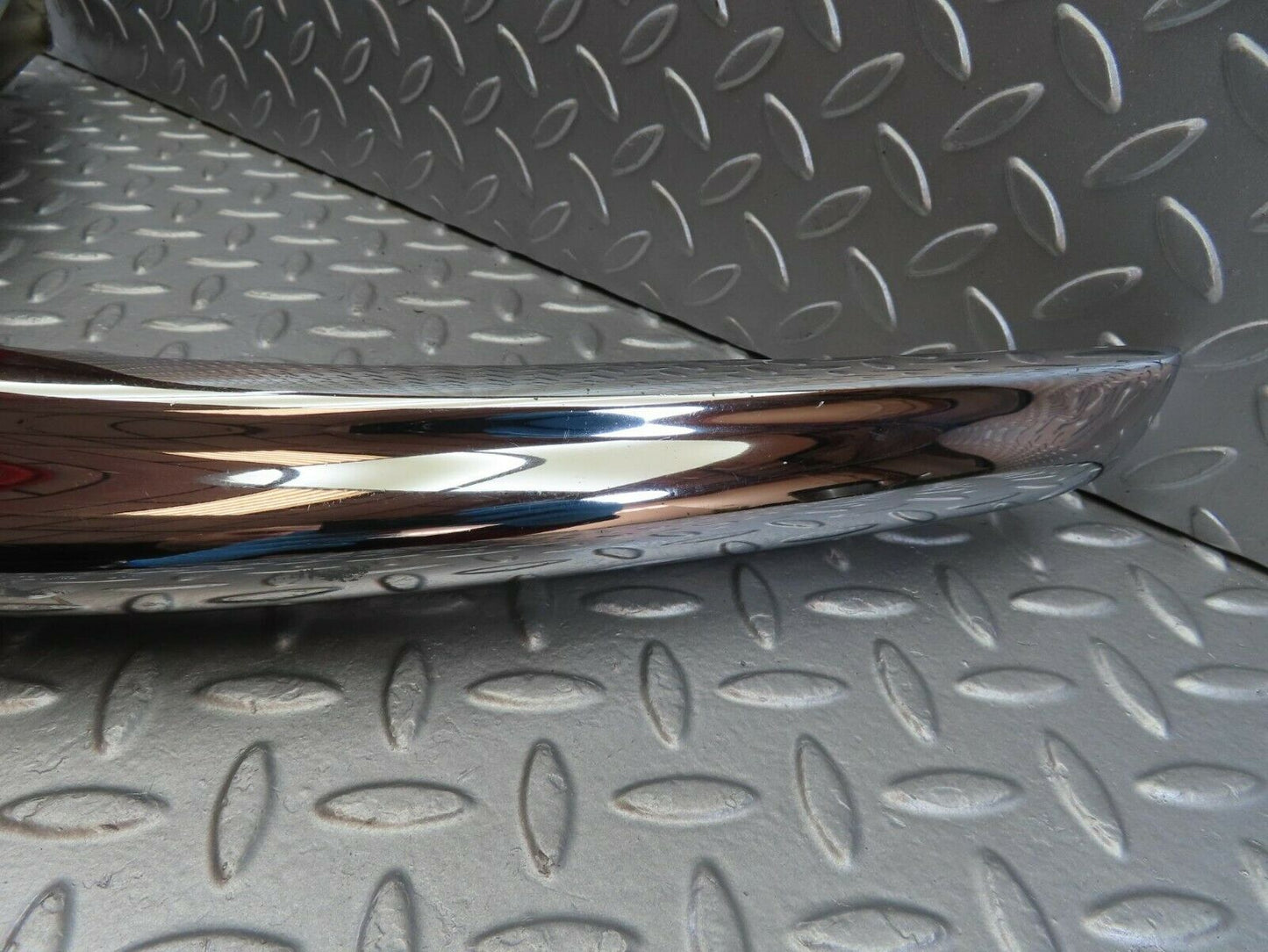 10618 Mercedes-Benz W108 Front Left Upper Bumper Corner