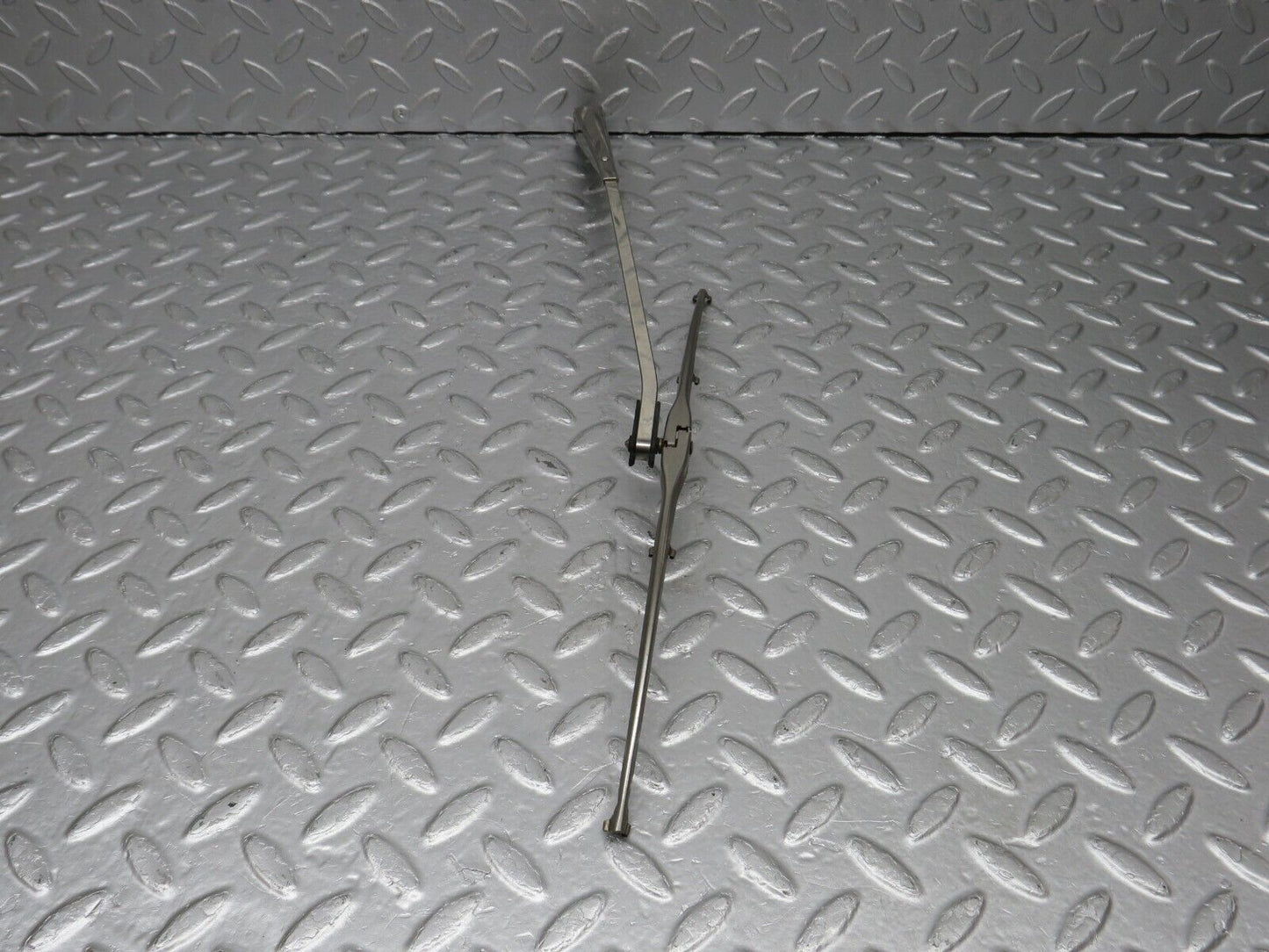 40372 Mercedes-Benz W110 230 Windscreen Wiper Arm Right Side