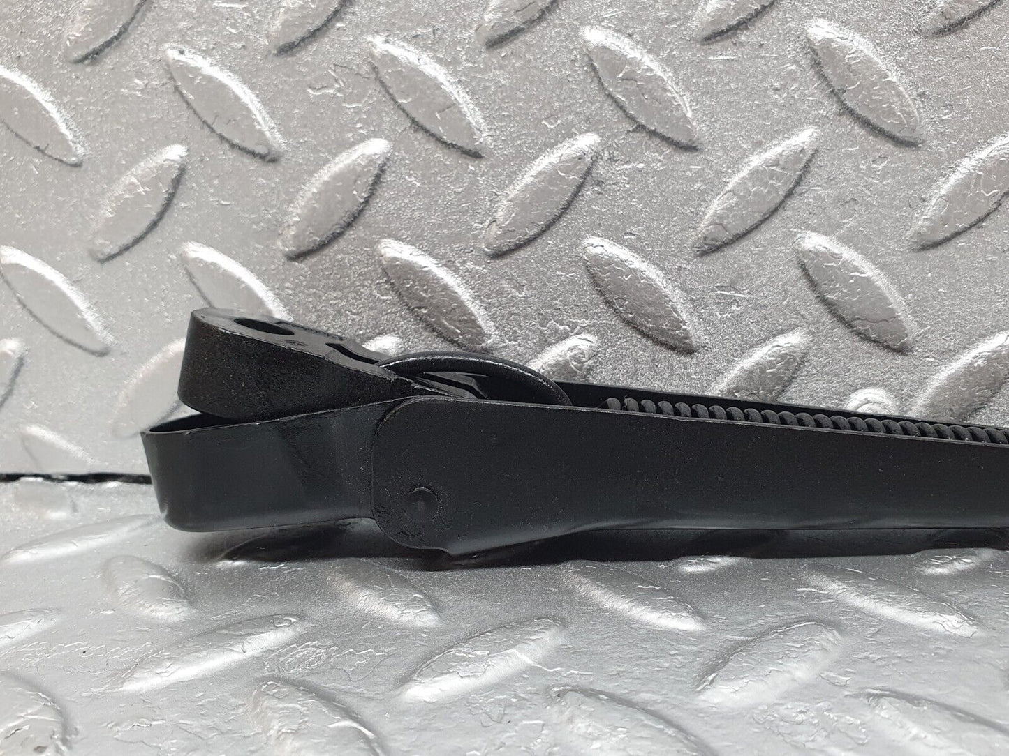 43705 Mercedes-Benz C126 380SEC Coupe Windscreen Wiper Arm Left Side Bosch